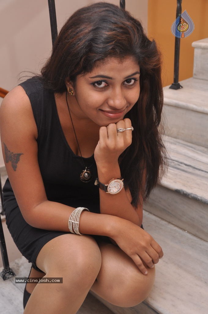 Geethanjali Hot Stills - 44 / 100 photos