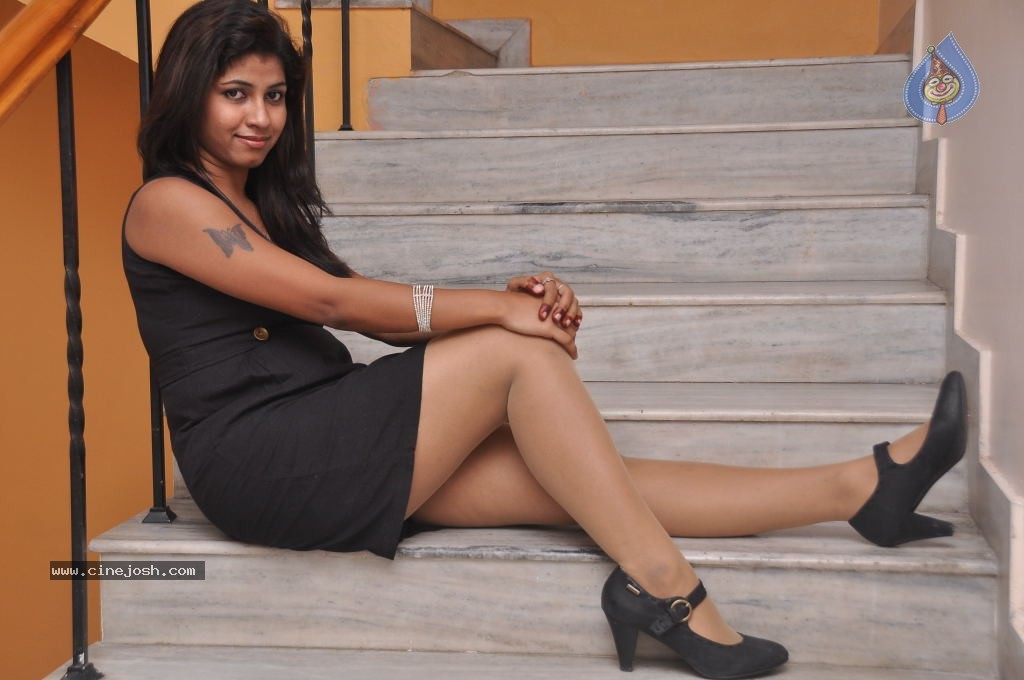 Geethanjali Hot Stills - 58 / 100 photos