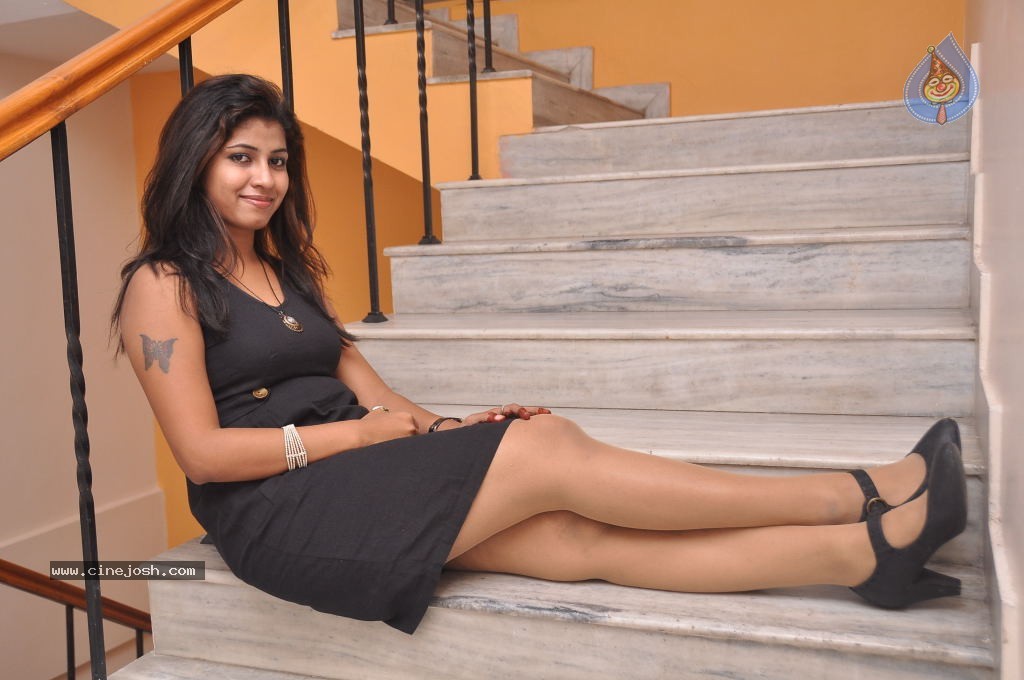 Geethanjali Hot Stills - 64 / 100 photos