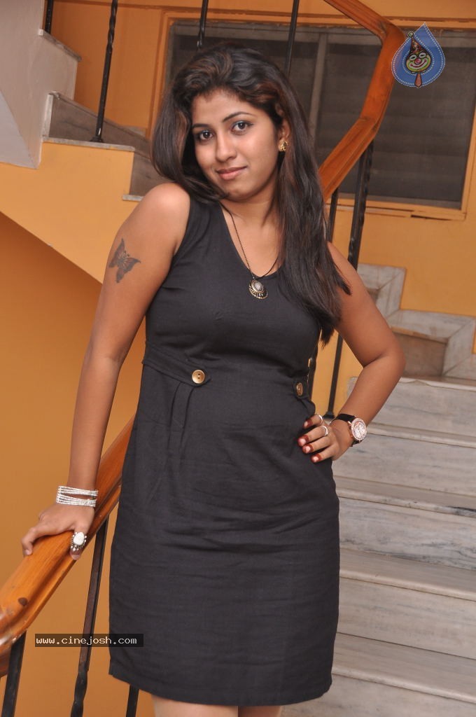 Geethanjali Hot Stills - 66 / 100 photos