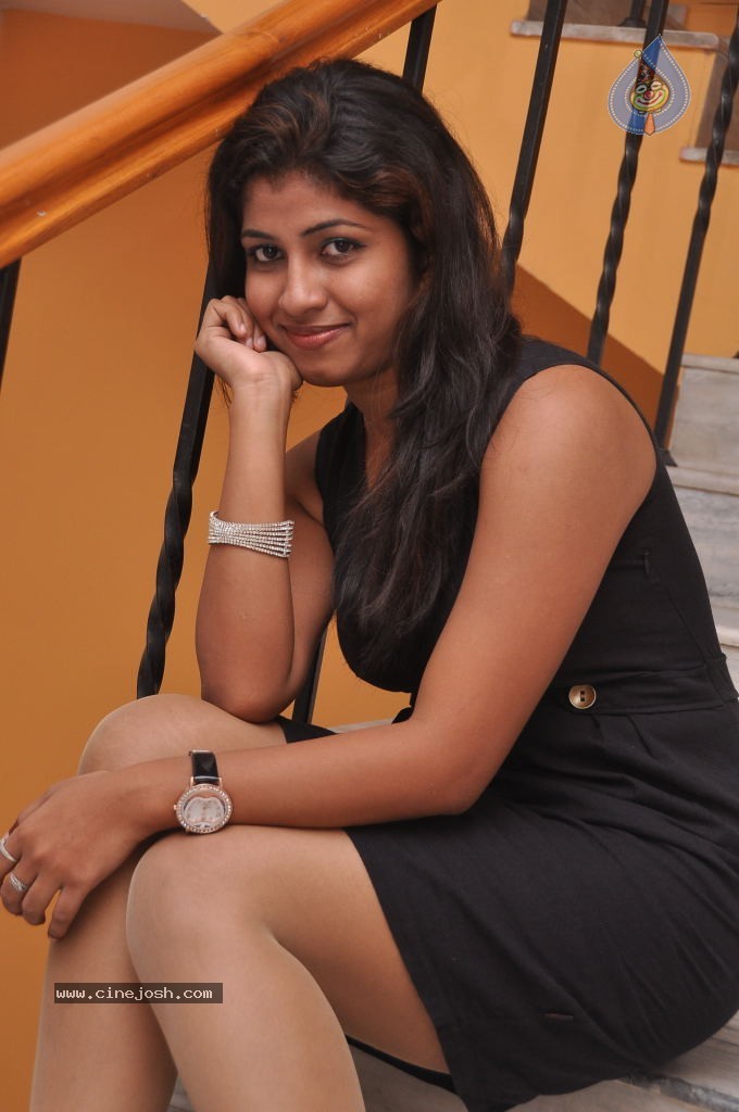 Geethanjali Hot Stills - 71 / 100 photos