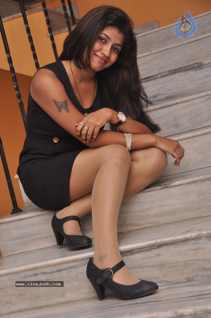 Geethanjali Hot Stills - 84 / 100 photos