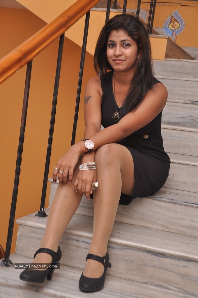 Geethanjali Hot Stills - 89 / 100 photos