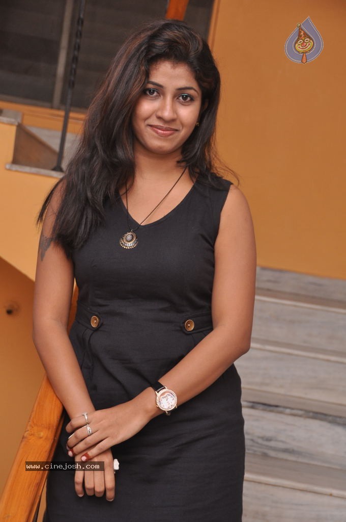 Geethanjali Hot Stills - 90 / 100 photos