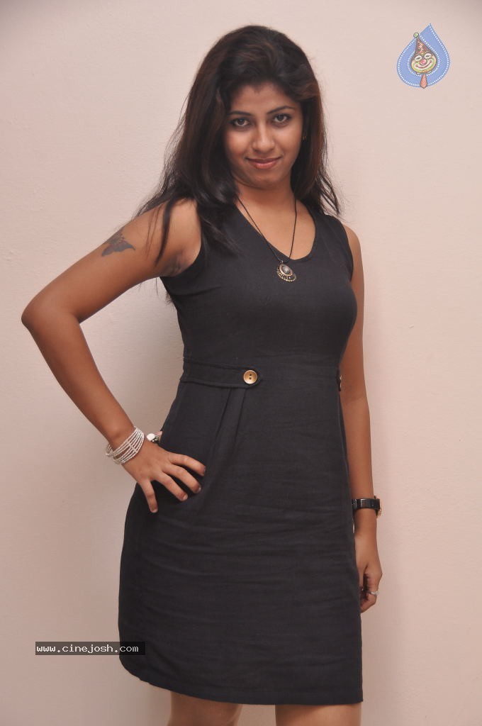 Geethanjali Hot Stills - 97 / 100 photos