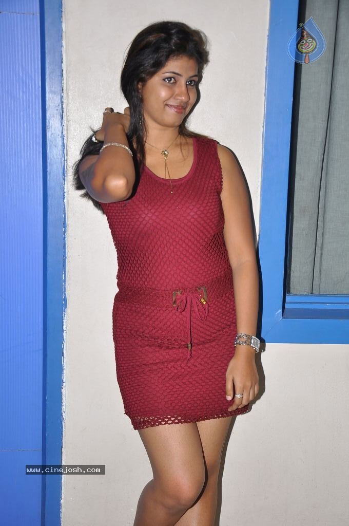 Geethanjali Hot Stills - 61 / 103 photos