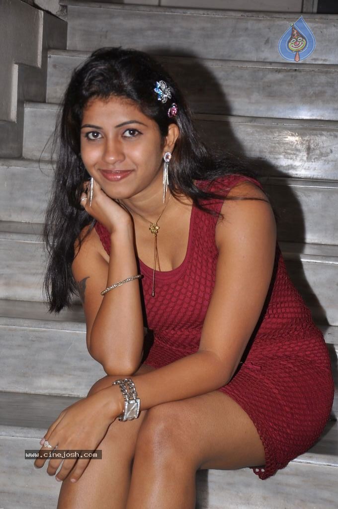 Geethanjali Hot Stills - 83 / 103 photos