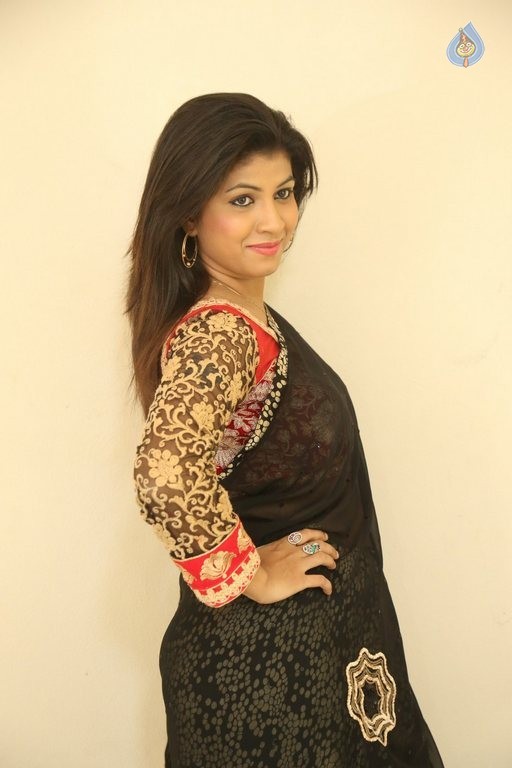 Geethanjali Latest Photos - 15 / 37 photos