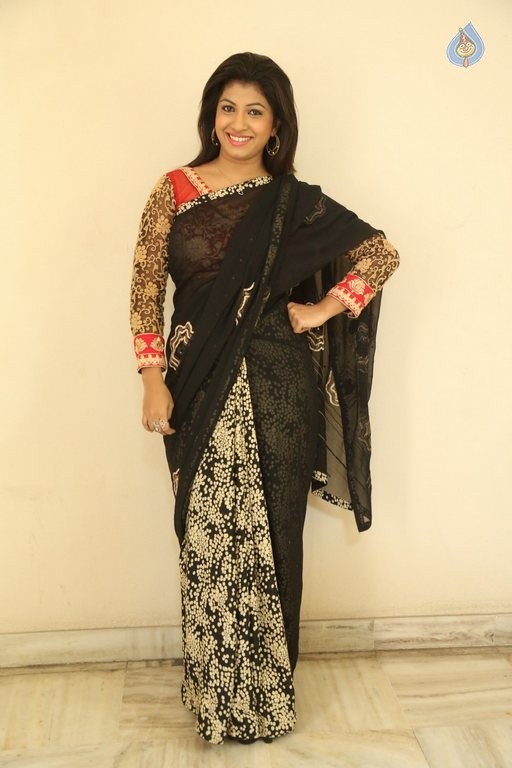 Geethanjali Latest Photos - 19 / 37 photos