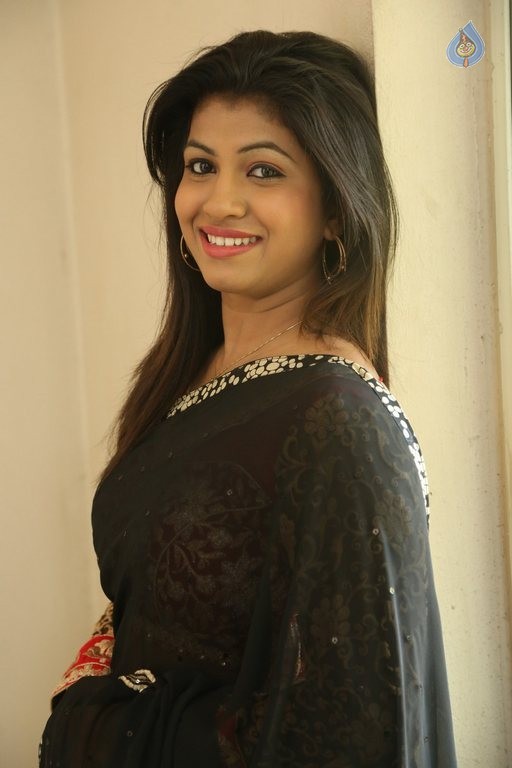 Geethanjali Latest Photos - 20 / 37 photos