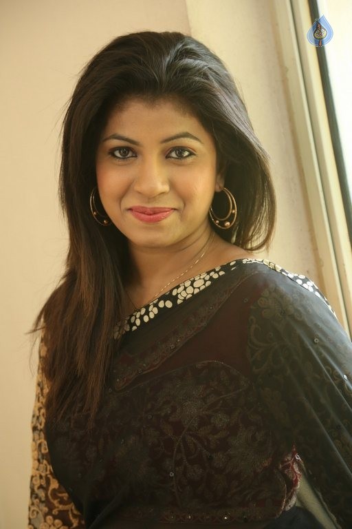 Geethanjali Latest Photos - 24 / 37 photos