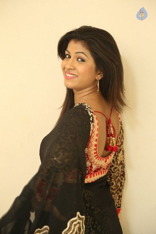 Geethanjali Latest Photos - 27 / 37 photos