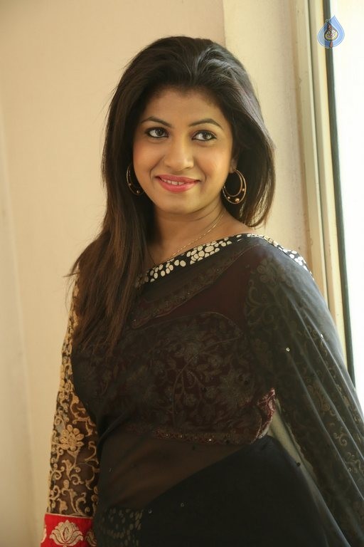 Geethanjali Latest Photos - 35 / 37 photos