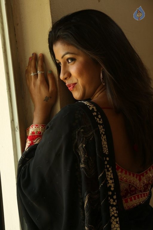 Geethanjali Latest Photos - 37 / 37 photos