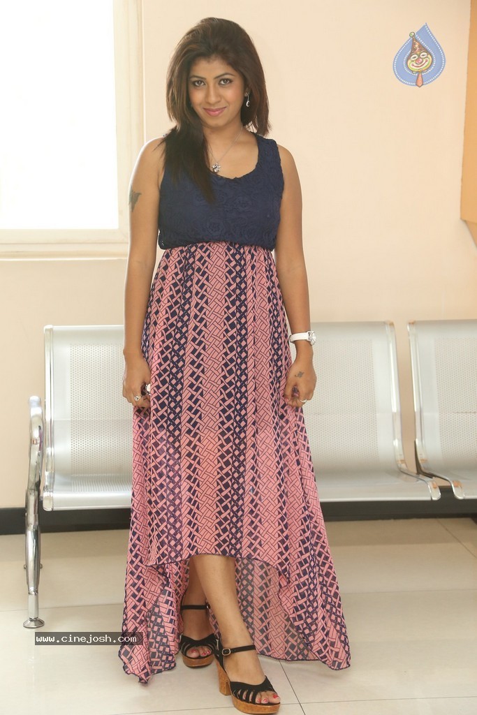 Geethanjali Latest Photos - 54 / 135 photos