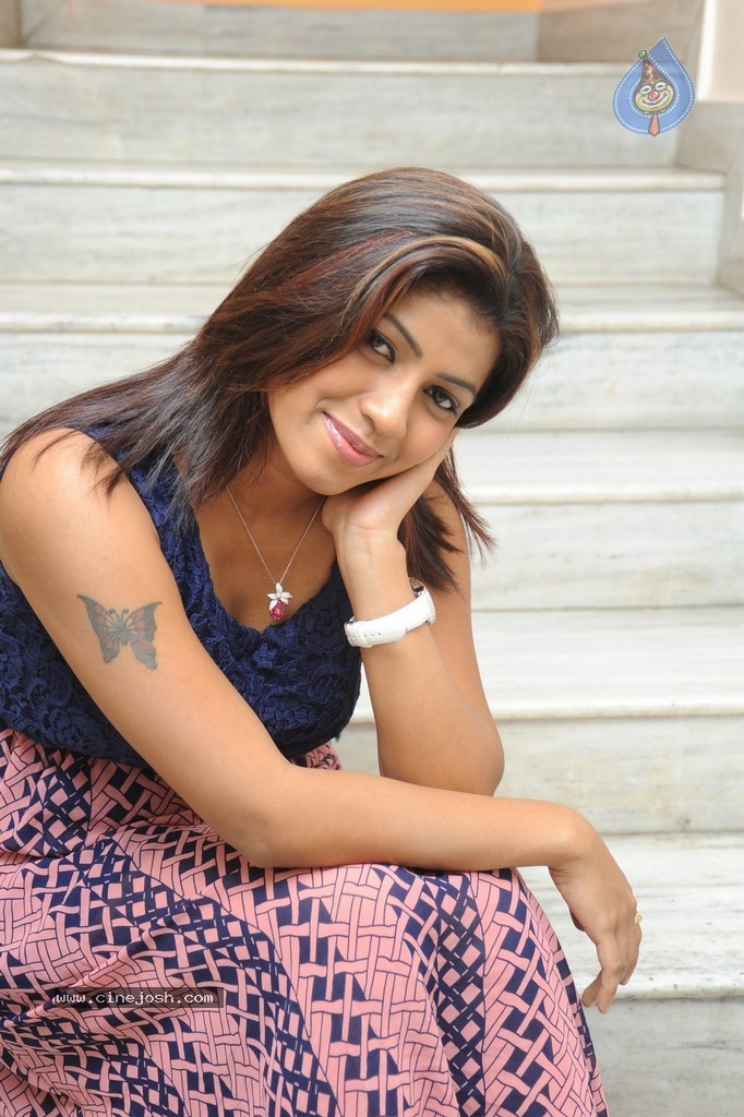 Geethanjali Latest Photos - 93 / 135 photos