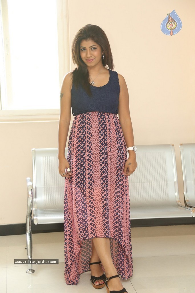 Geethanjali Latest Photos - 102 / 135 photos