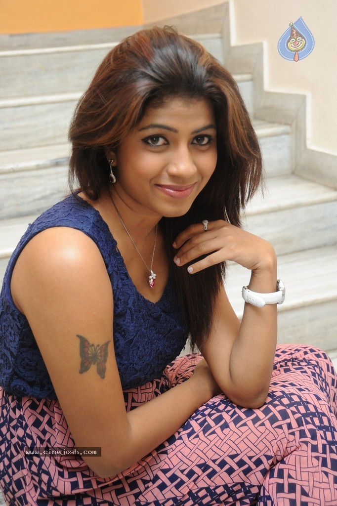 Geethanjali Latest Photos - 127 / 135 photos