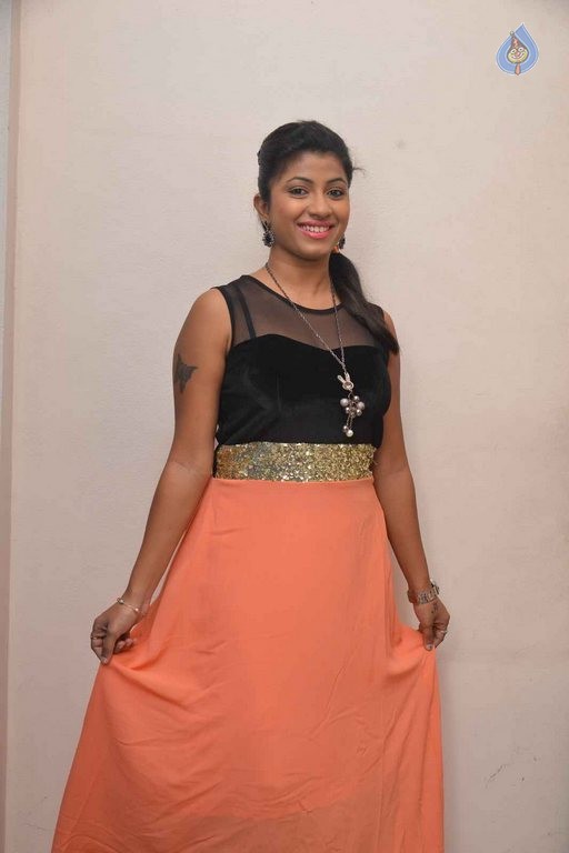 Geethanjali Latest Photos - 16 / 40 photos