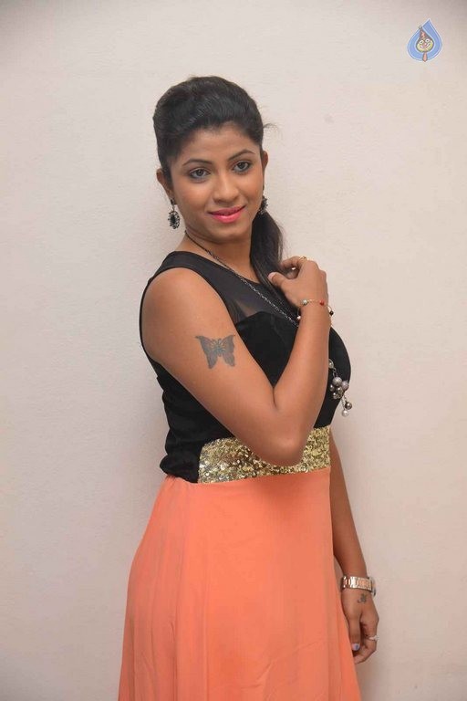 Geethanjali Latest Photos - 37 / 40 photos