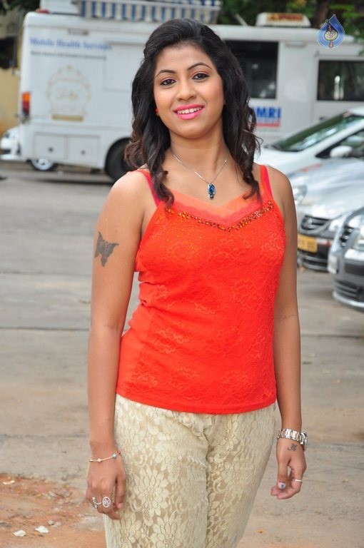 Geethanjali Latest Pics - 13 / 50 photos