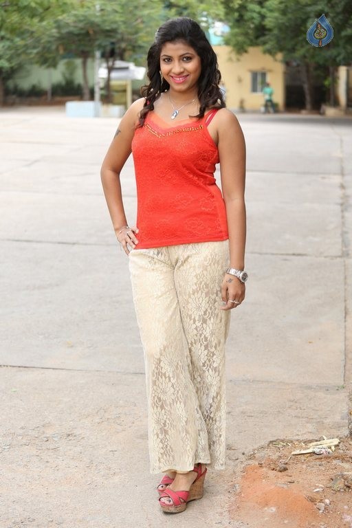 Geethanjali Latest Pics - 28 / 50 photos