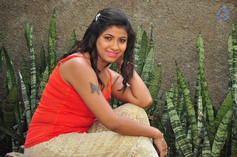 Geethanjali Latest Pics - 39 / 50 photos