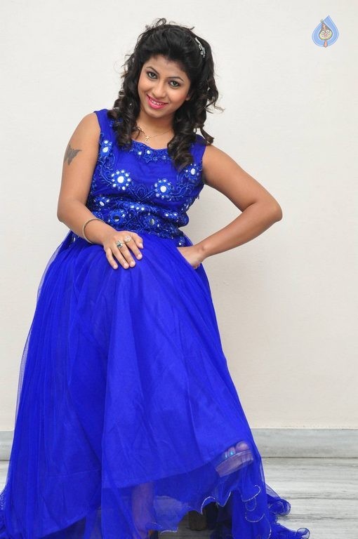 Geethanjali Latest Pics - 37 / 42 photos