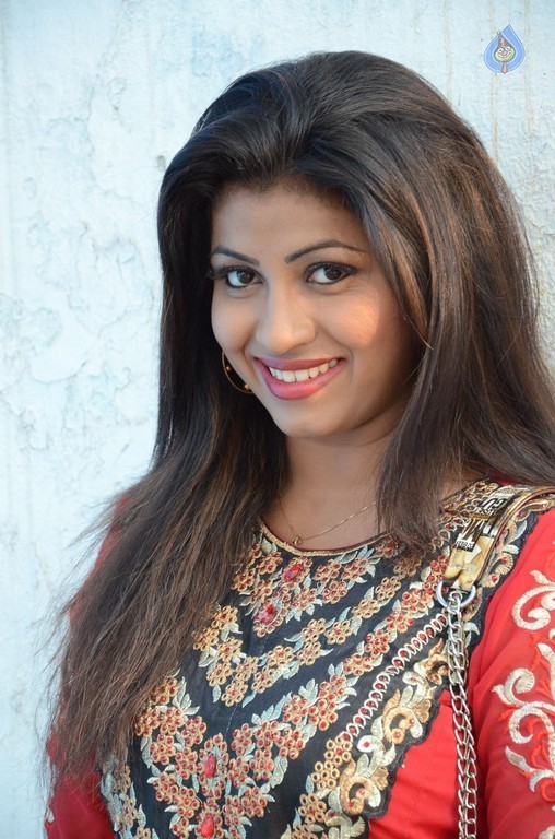 Geethanjali Latest Pics - 5 / 29 photos