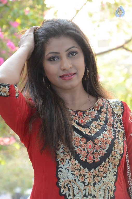 Geethanjali Latest Pics - 10 / 29 photos