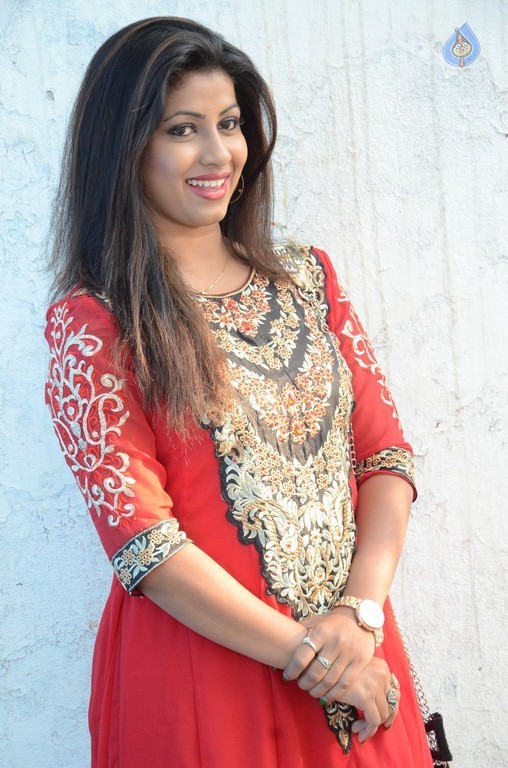 Geethanjali Latest Pics - 13 / 29 photos