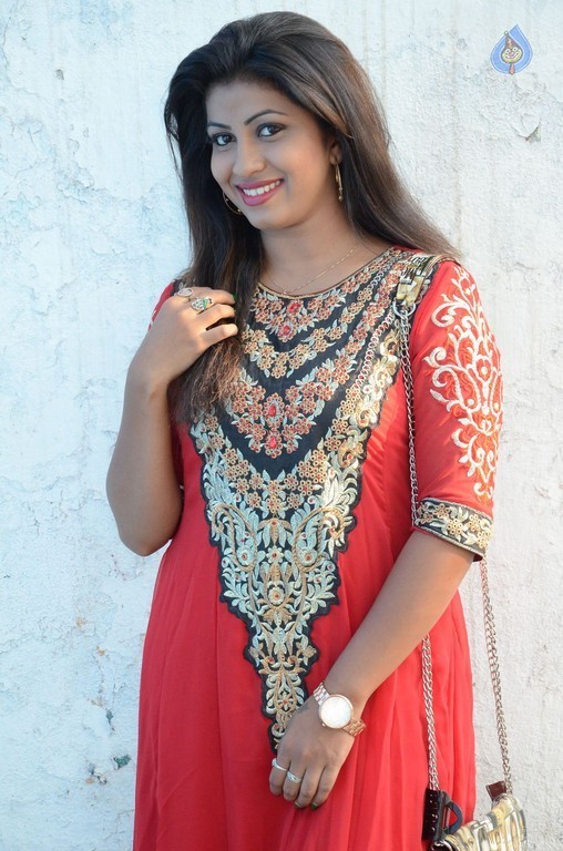 Geethanjali Latest Pics - 15 / 29 photos