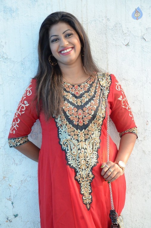 Geethanjali Latest Pics - 16 / 29 photos