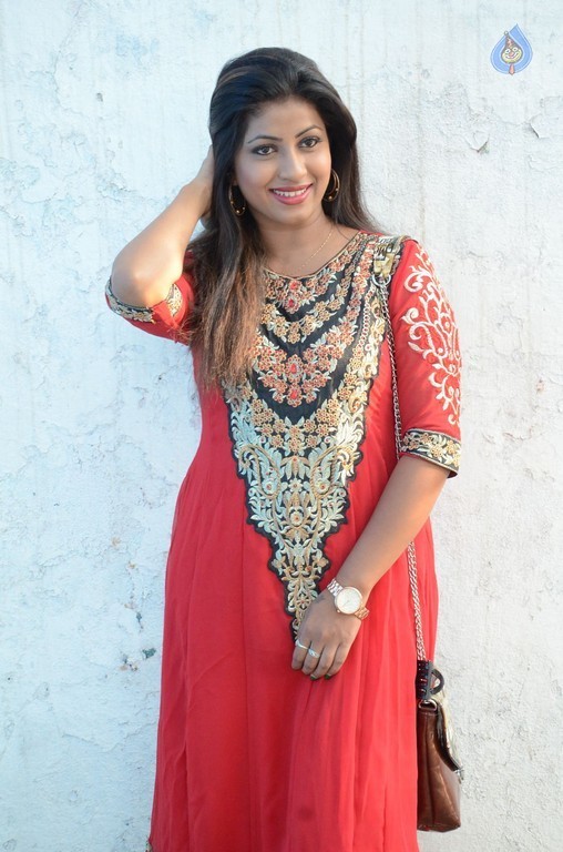 Geethanjali Latest Pics - 17 / 29 photos