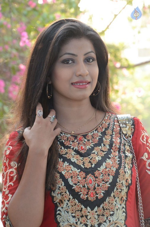 Geethanjali Latest Pics - 18 / 29 photos