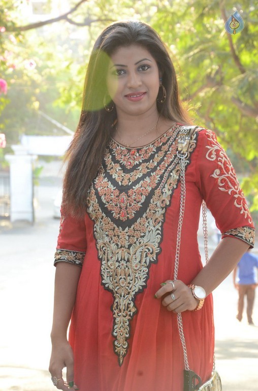 Geethanjali Latest Pics - 19 / 29 photos