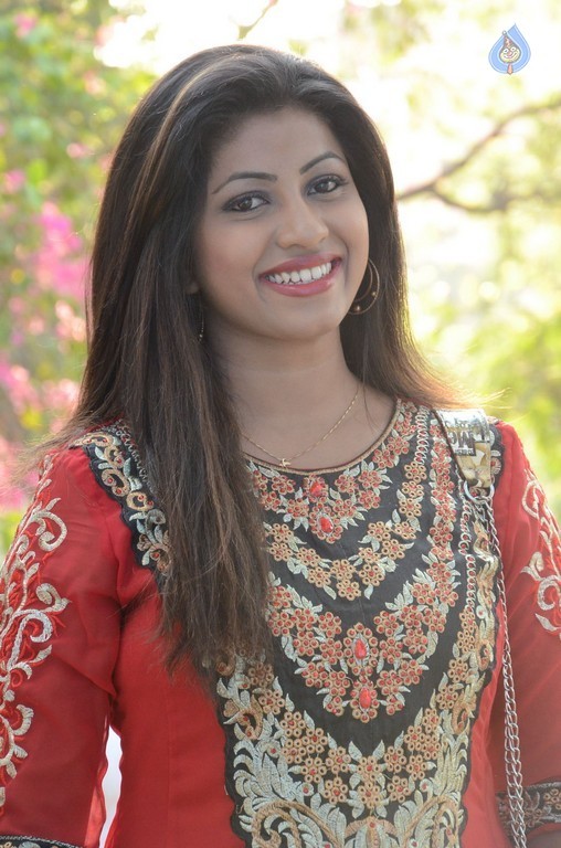 Geethanjali Latest Pics - 20 / 29 photos