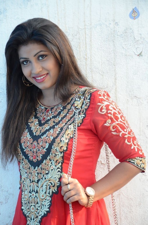 Geethanjali Latest Pics - 22 / 29 photos