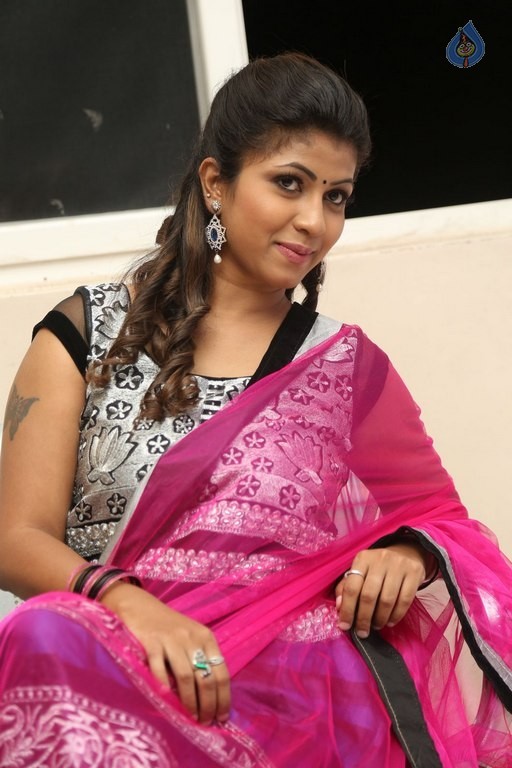 Geethanjali Latest Pics - 31 / 36 photos