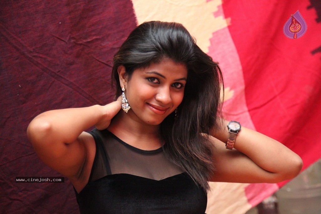 Geethanjali New Gallery - 26 / 148 photos