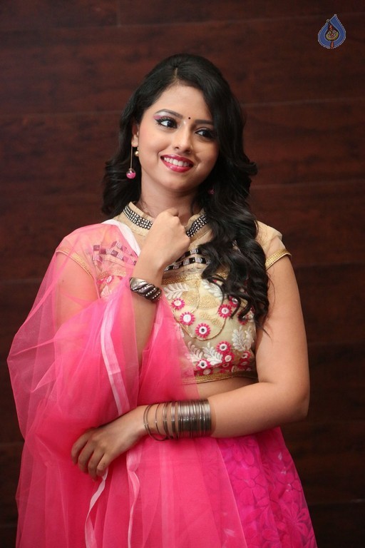 Geethanjali New Images - 6 / 29 photos