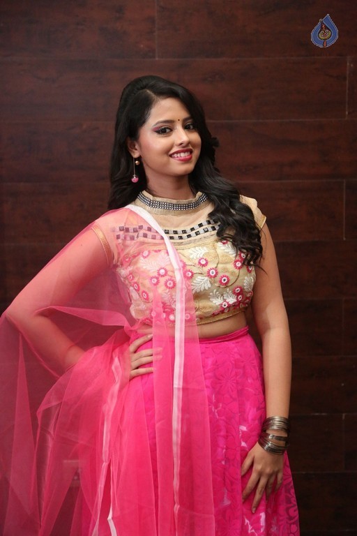 Geethanjali New Images - 9 / 29 photos