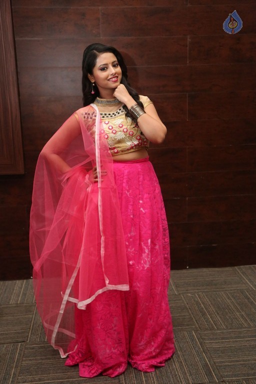 Geethanjali New Images - 13 / 29 photos