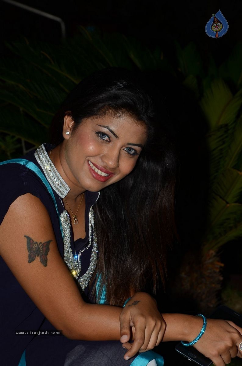 Geethanjali New Photos - 23 / 55 photos