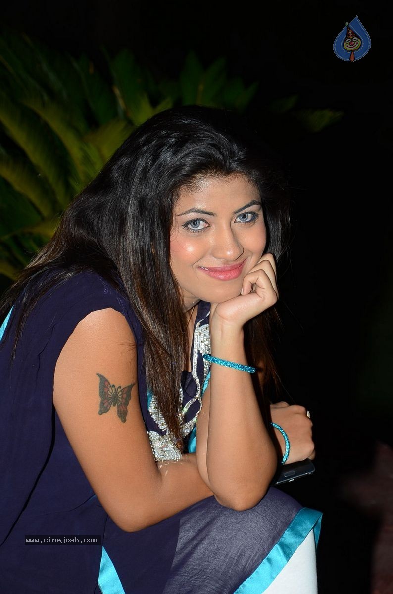 Geethanjali New Photos - 32 / 55 photos