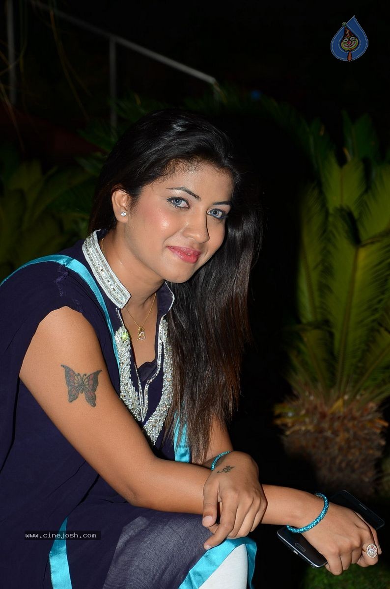 Geethanjali New Photos - 37 / 55 photos