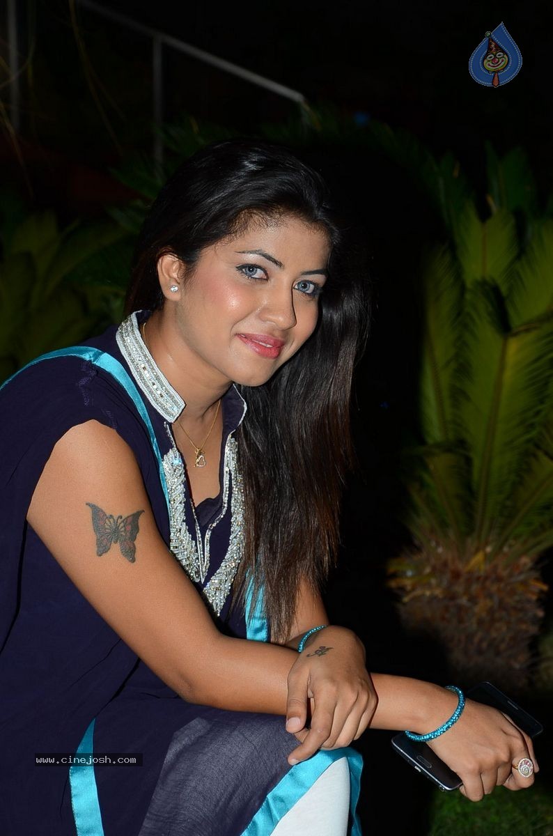 Geethanjali New Photos - 43 / 55 photos