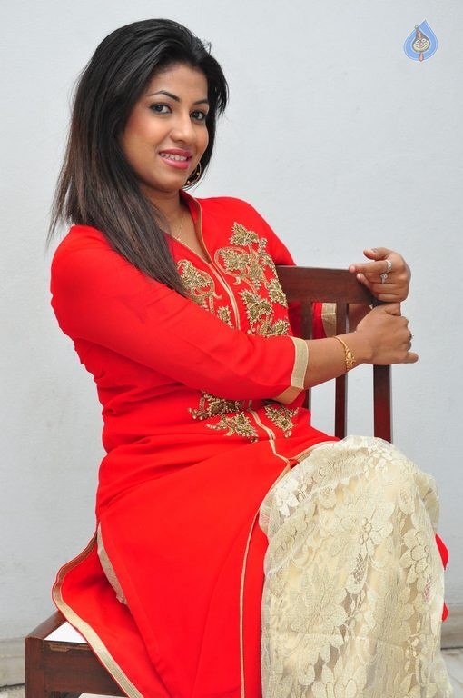 Geethanjali New Photos - 16 / 42 photos