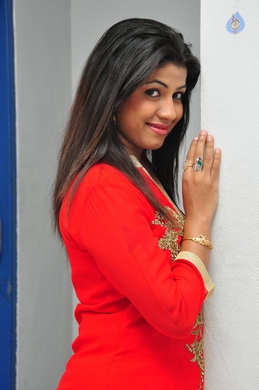 Geethanjali New Photos - 19 / 42 photos