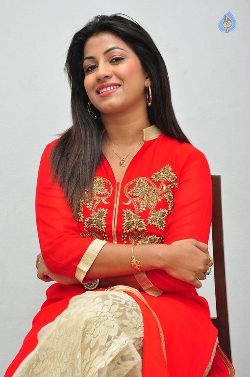 Geethanjali New Photos - 28 / 42 photos